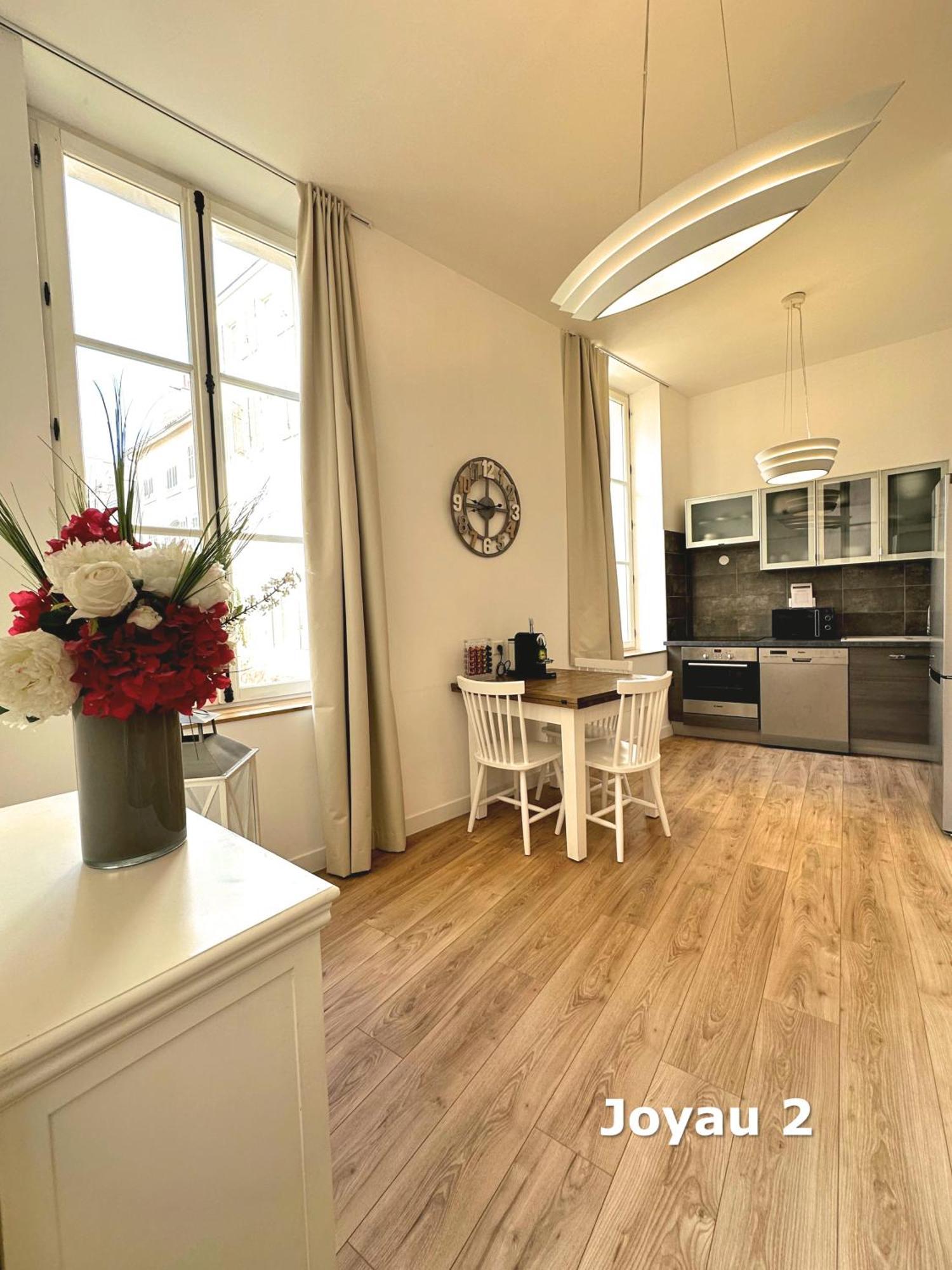 Apartahotel Du Vieux Port 4*