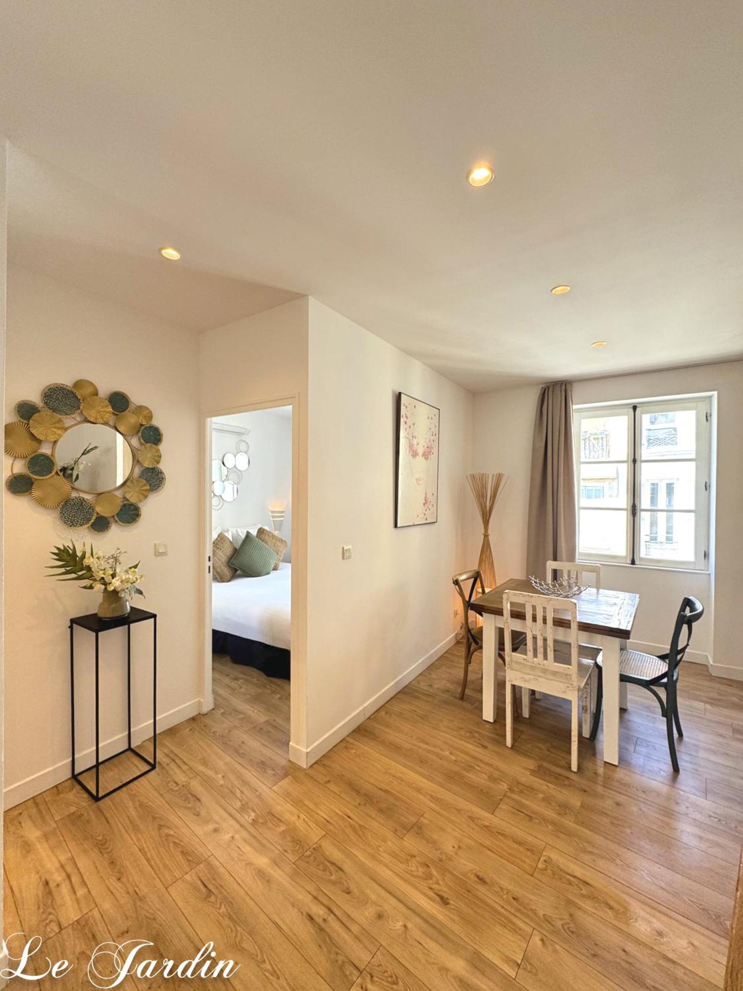 Apart-hotel Du Vieux Port 4*